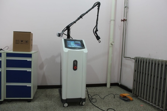 Dwutlenek węgla CO2 Laser frakcyjny maszyna / sprzęt do zabiegu Usuwanie blizn